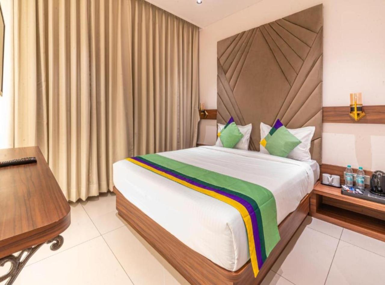 Hotel Vijaydeep Palace Near Delhi Airport Нью-Дели Экстерьер фото